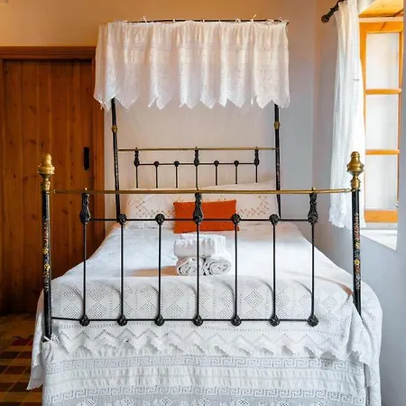 Constantias Stone Lófou