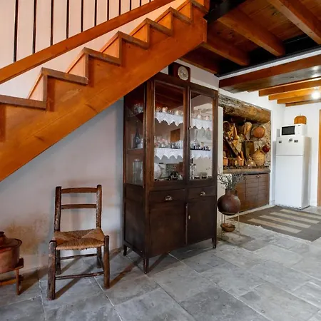 Constantias Stone Lófou