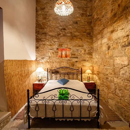 Constantias Stone * Lófou